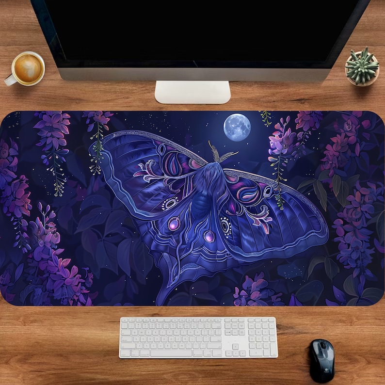 Desk Setup With Plants - 나방 데스크 매트, 귀여운 게이밍 마우스패드,